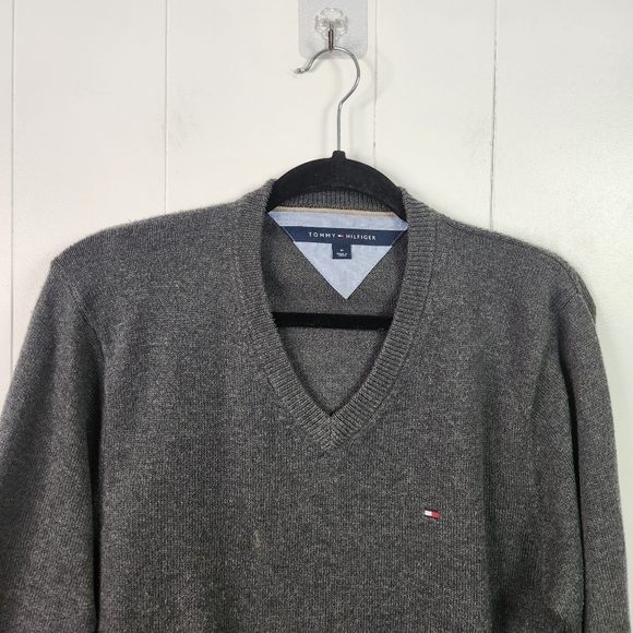 Tommy Hilfiger Mens Gray V-Neck Sweater Long Sleeve Classic Preppy Y2K Medium - Picture 3 of 7